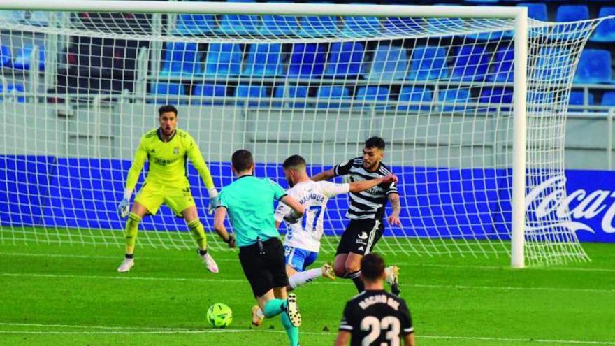 Shashoua remata con la zurda desde la frontal del área para lograr el segundo tanto del Tenerife.