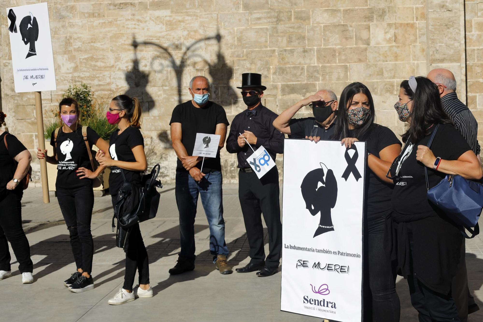 Manifestación de profesionales de la indumentaria tradicional valenciana.