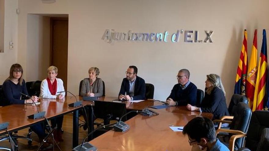 Pisando fuerte en apoyo de la principal industria de Elche