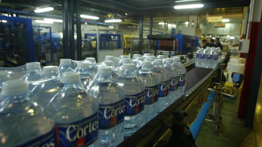 Luz verde definitiva a la ampliación de la planta embotelladora de Agua de Cortes: más empleo y más futuro