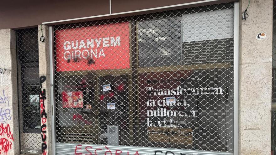 La formació Guanyem Girona pateix un acte vandàlic a la seva seu de la plaça Salvador Espriu