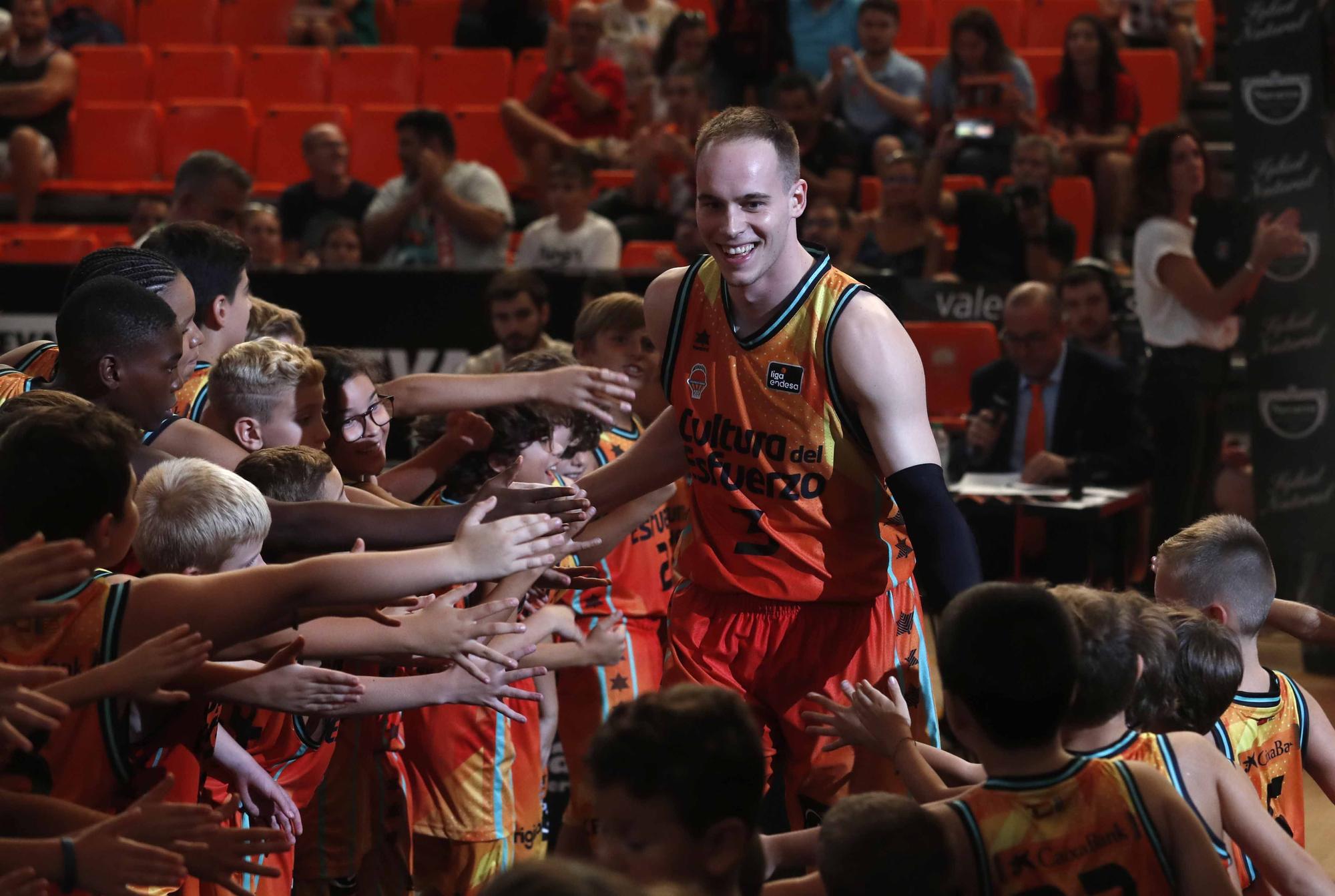 Presentación del Valencia Basket en La Fonteta