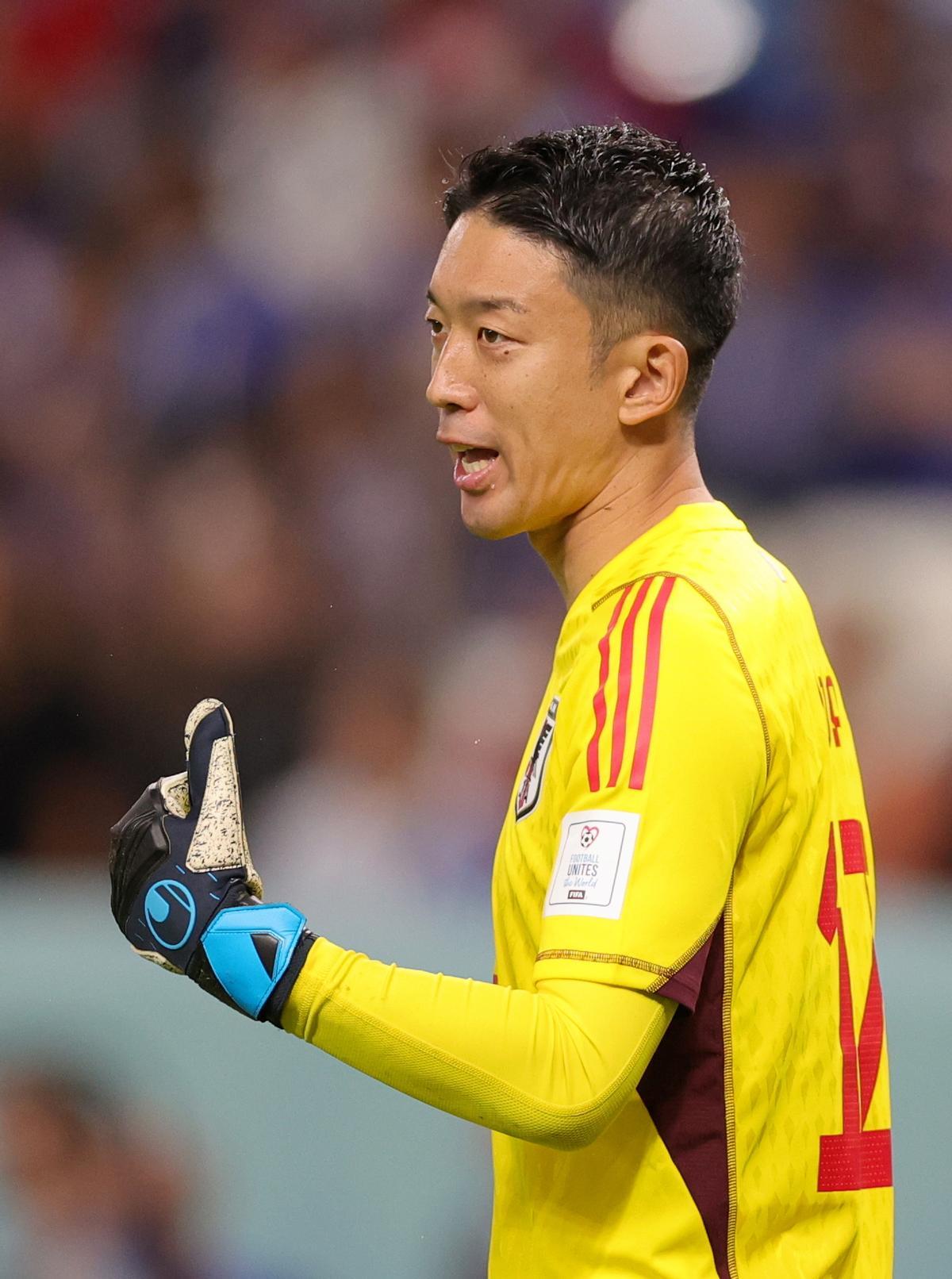 Al Wakrah (Qatar), 05/12/2022.- Goalkeeper Shuichi Gonda of Japan reacts during the FIFA World Cup 2022 round of 16 soccer match between Japan and Croatia at Al Janoub Stadium in Al Wakrah, Qatar, 05 December 2022. (Mundial de Fútbol, Croacia, Japón, Catar) EFE/EPA/Abir Sultan