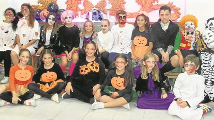 Halloween de niños gaiateros en Portal de l’Om