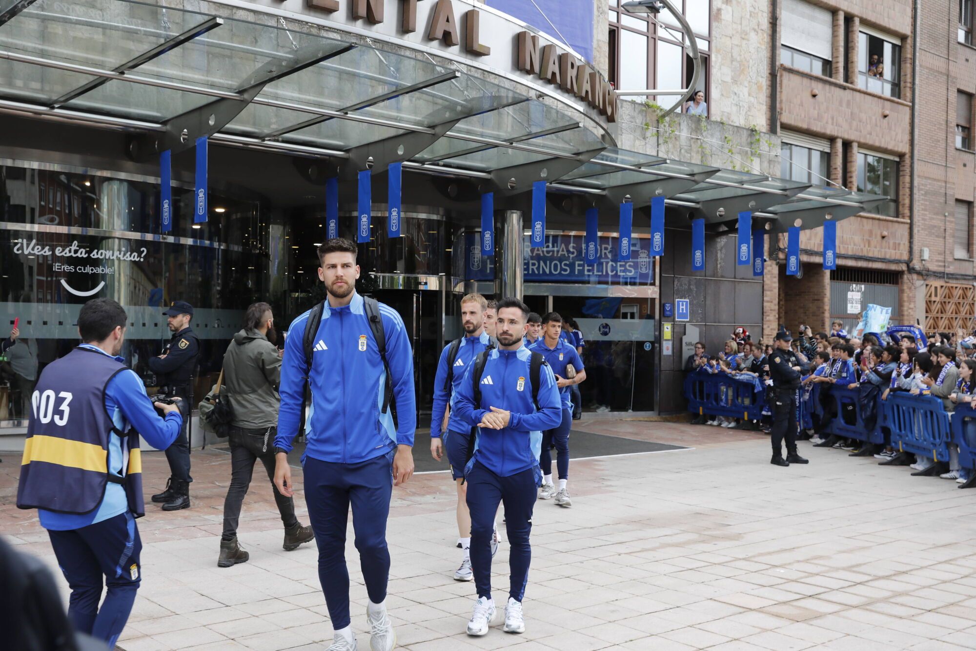 Así fue el recibimiento de la afición al Real Oviedo y toda la previa del último partido de la temporada