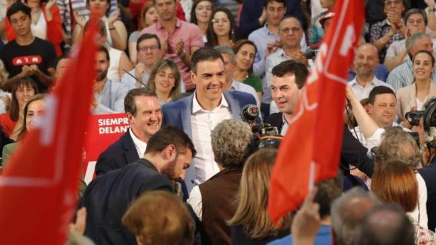 Abel Caballero y Gonzalo Caballero participan en un mitin del PSOE con Sánchez