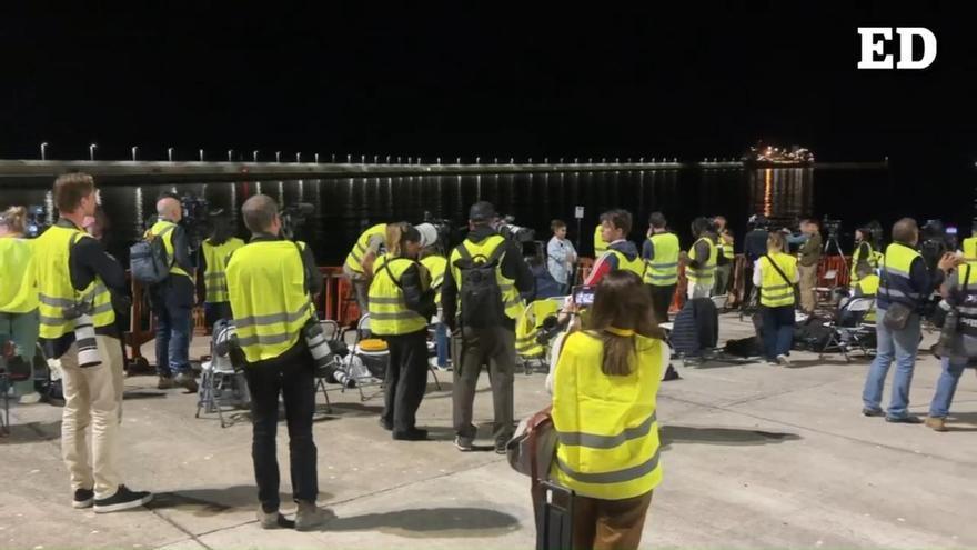 El MV Hondius ya fondea en el puerto de Granadilla