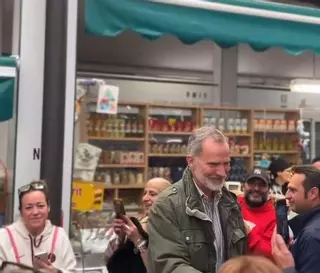 Los reyes visitan por sorpresa Catarroja, municipio afectado por la DANA