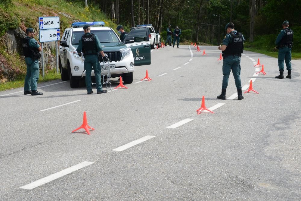 El control situado en el cruce de bajada a Viñó. // Gonzalo Núñez