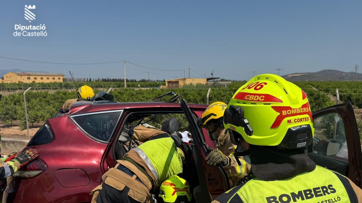 Fallecen dos personas en una colisión frontal entre un coche y un camión en Castellón