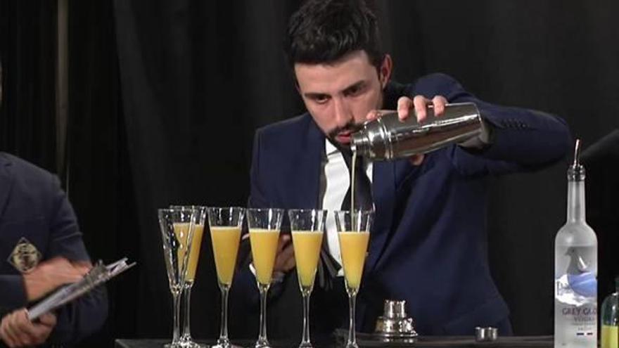 El premiado barman Sergio Santamaría ofrecerá en Fitur cócteles con naranjas y caquis de Agriconsa.