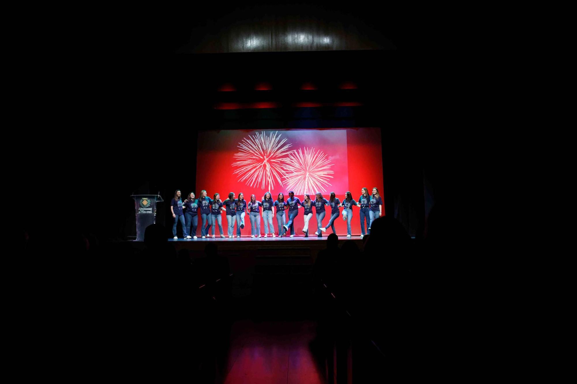 Las purisimeras dan vida al festival misionero en el Auditori Municipal Músic Rafael Beltrán Moner de Vila-real