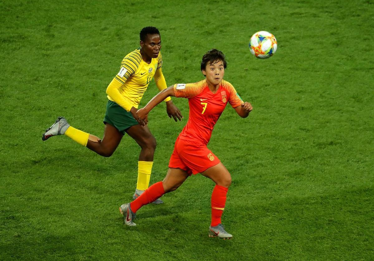 PARIS, FRANCE - JUNE 13: Shuang Wang of China is challenged by Noko Matlou of South Africa during the 2019 FIFA Women’s World Cup France group B match between South Africa and China PR at Parc des Princes on June 13, 2019 in Paris, France. (Photo by Richard Heathcote/Getty Images)