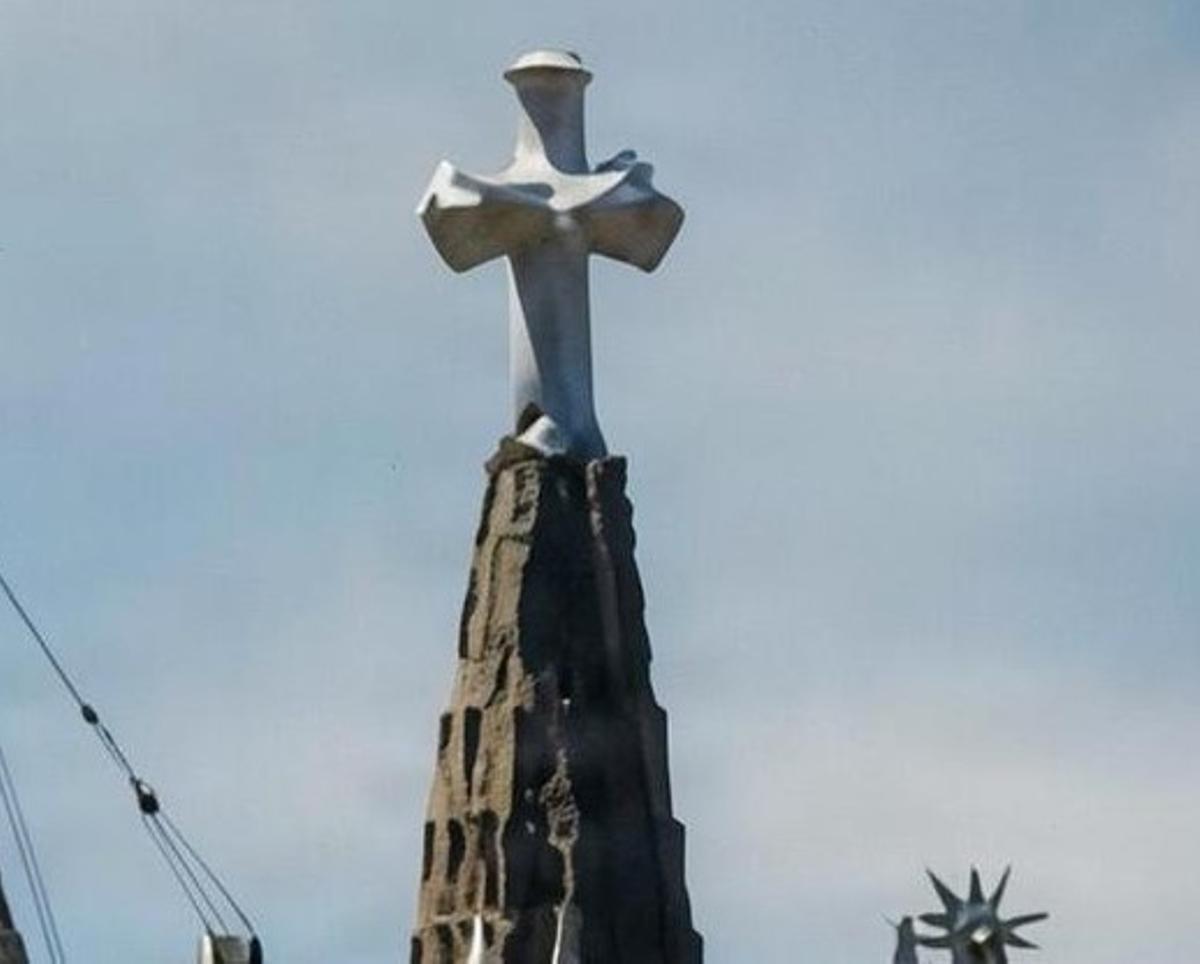 Cruz de la torre de Jesús de la Sagrada Família