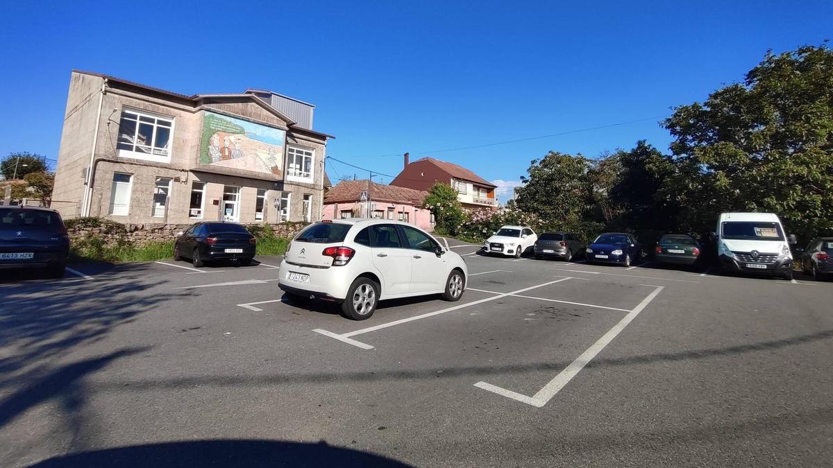 Actual aparcamiento en el ámbito del POL-12 frente a la Casa do Pobo de Beluso.