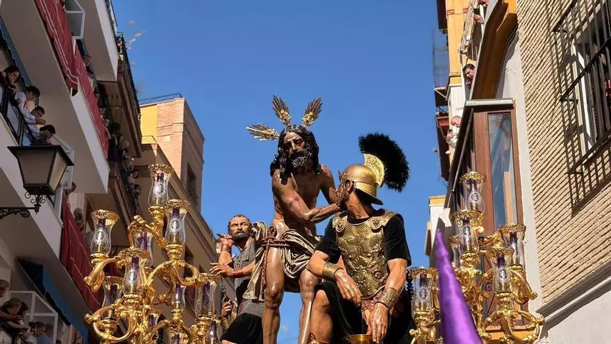 Vídeo | Las mejores imágenes de la salida de la Hermandad de las Cigarreras