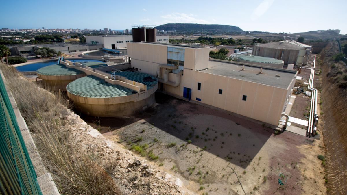 La estación depuradora de Monte Orgegia en Alicante dejará de arrojar sus aguas tratadas al mar..