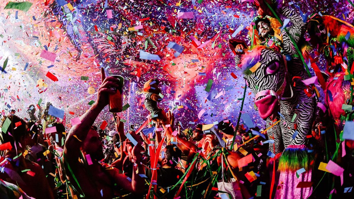 La nueva modalidad de viaje en tren: hacen fiestas de techno en su interior