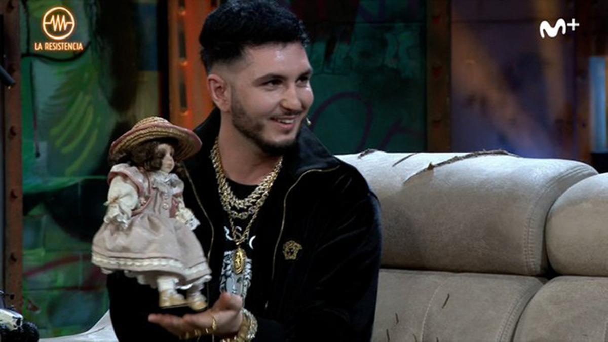 Omar Montes regala a David Broncano una nina que va robar de Cantora Omar Montes regala a David Broncano una nina que va robar de Cantora
