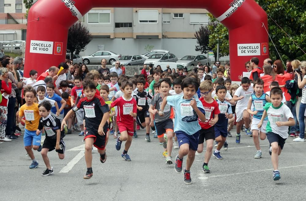 Cientos de niños y niñas participaron hoy en el Maratón Infantil Interescolar que se ha celebrado en el entorno de la gasolinera de Coia esta mañana