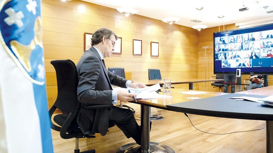 Feijóo, durante la reunión con Pedro Sánchez y los presidentes autonómicos. // Faro