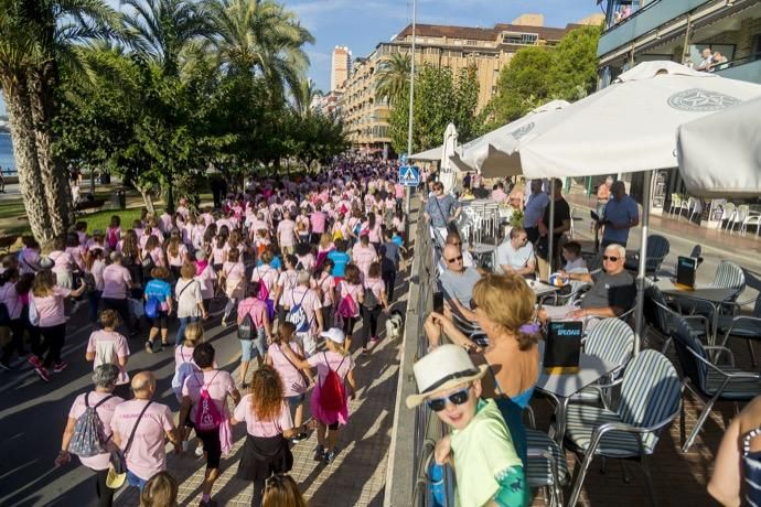 Marcha contra en cáncer de mama en Benidorm