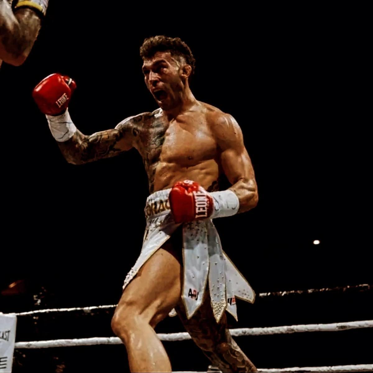Alcorac Caballero, en uno de sus combates de boxeo.