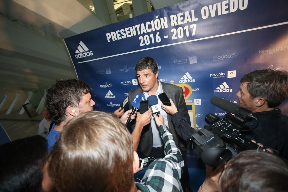 Presentación de la nueva equipación del Real Oviedo