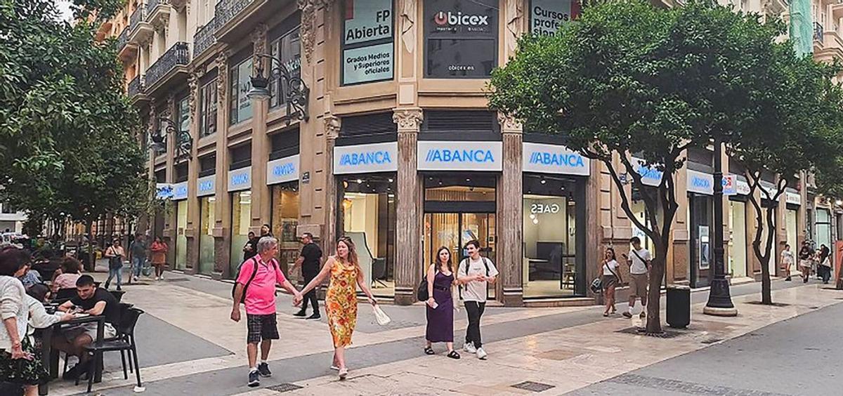 Oficina de Targobank en Valencia integrada ya en Abanca. | // CEDIDA