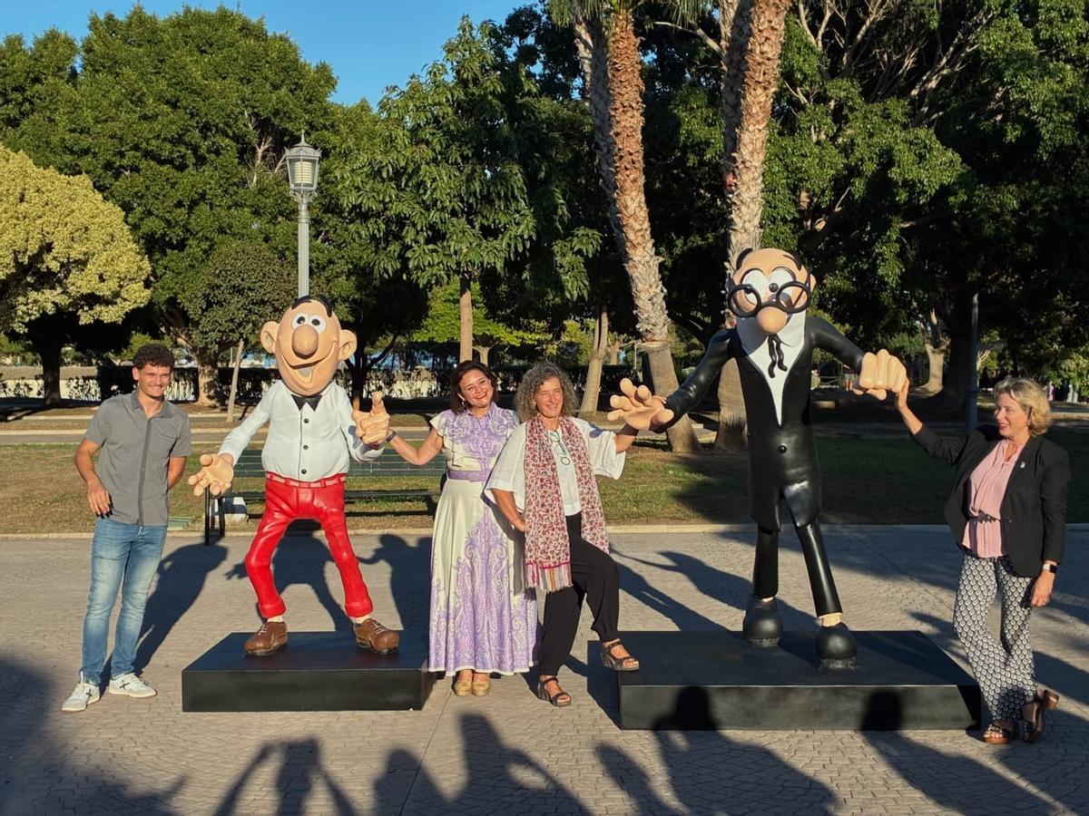 Las esculturas han sido inauguradas por la alcaldesa, Margarita del Cid, la hija de dibujante, Nuria Ibáñez, y la delegada de Empleo, Carmen Sánchez.
