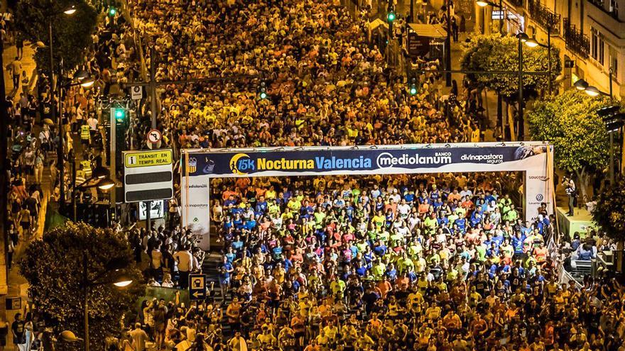 Más de 9.000 corredores participan en la 15k nocturna de Valencia