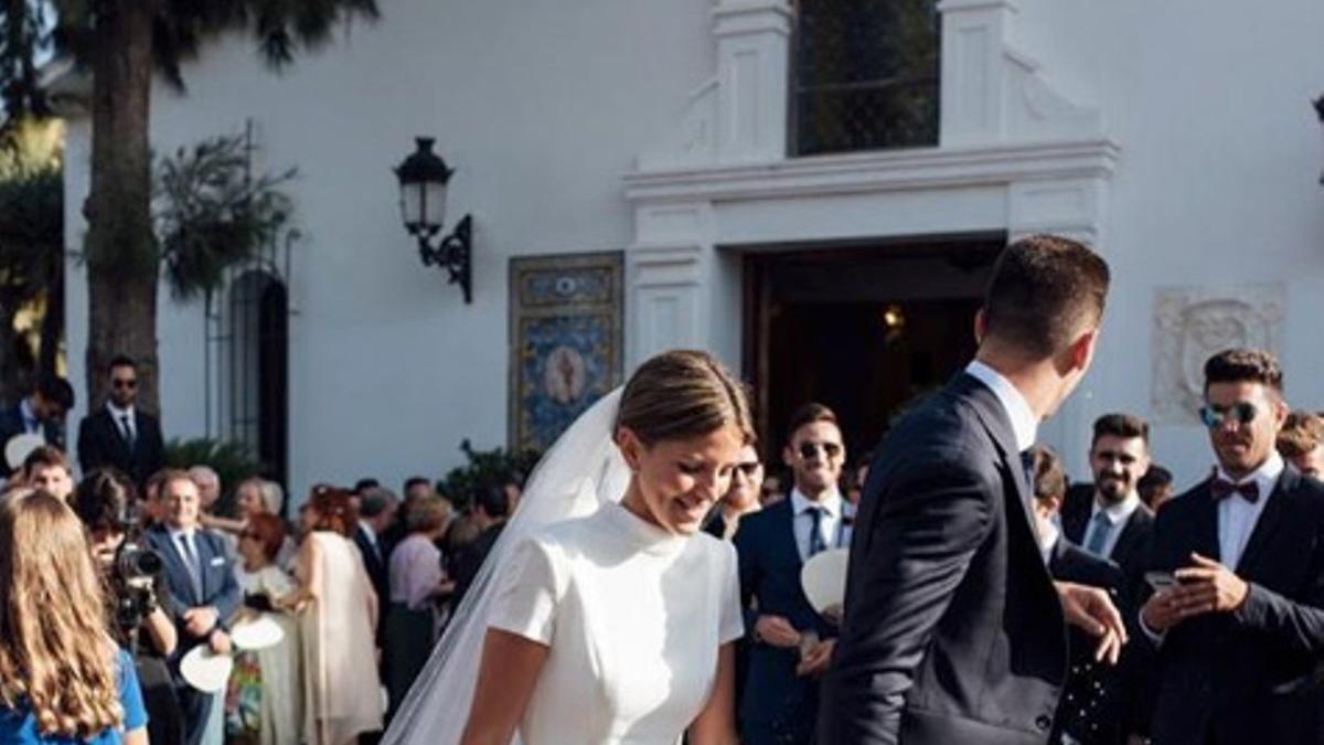 Vestido de novia de Fernando Claro con escote en la espalda