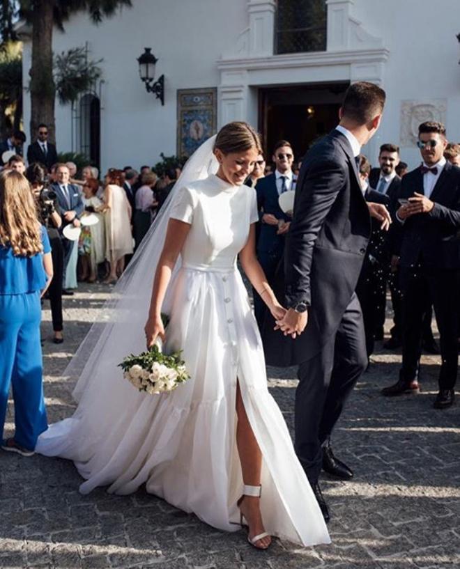 Vestido de novia de Fernando Claro con escote en la espalda