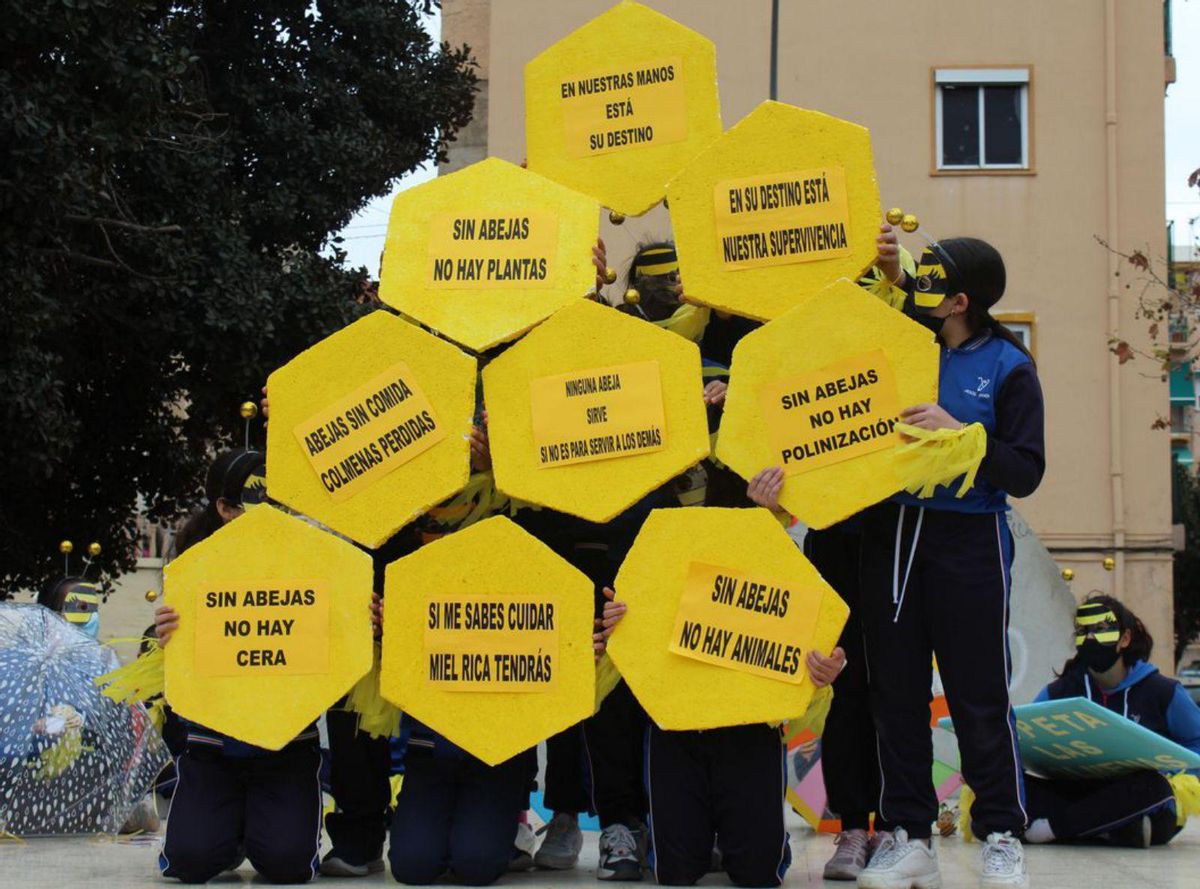 El carnaval llena de ilusión y alegría los colegios