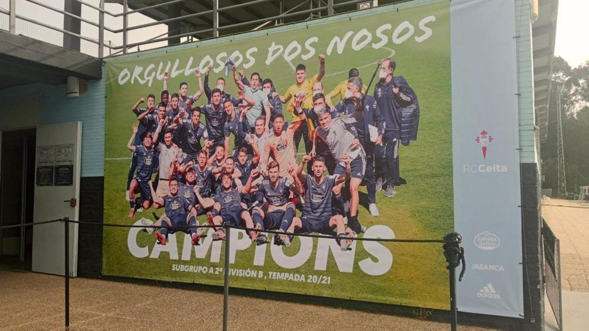 Imagen que lucía ayer en A Madroa como reconocimiento al Celta B.
