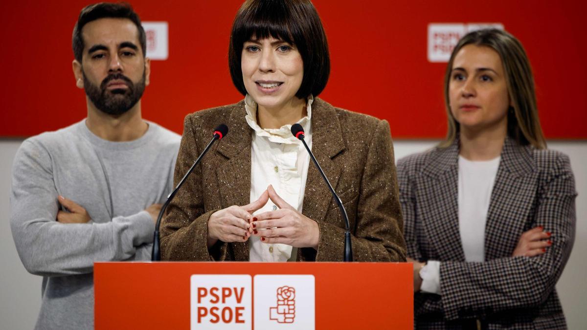 Diana Morant, flanqueada por José Muñoz y Tania Baños.