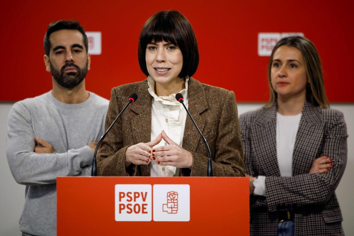 Diana Morant, flanqueada por José Muñoz y Tania Baños.