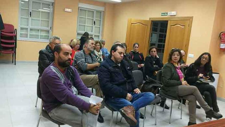 Asistentes a la reunión en Morales para la constitución de una nueva asociación.