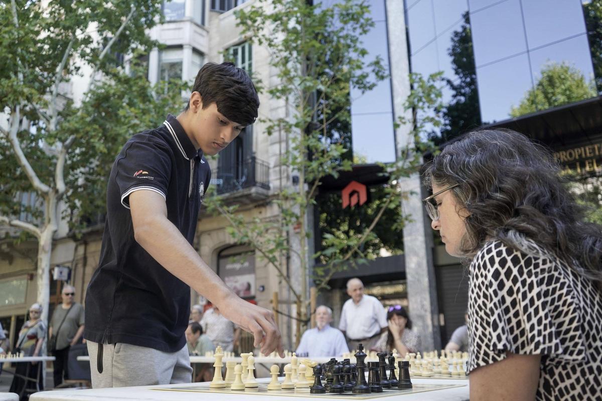 Simultànies d'escacs al passeig de Manresa Simultànies d'escacs al passeig de Manresa