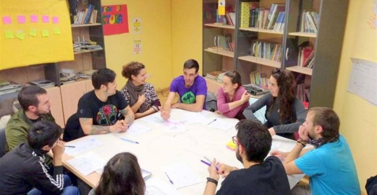 Reunión de los jóvenes participantes en una edición anterior del programa. | GOBIERNO DE ARAGÓN