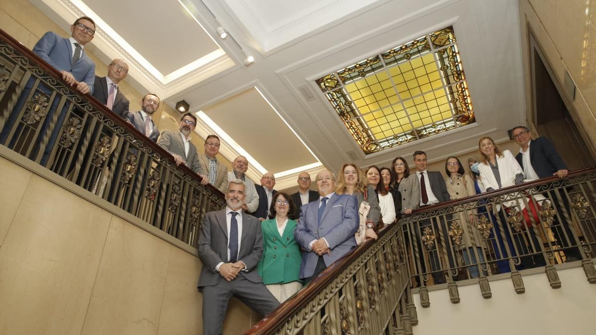 Foto de familia de los asistentes al Consejo Social de la Universidad de Alicante