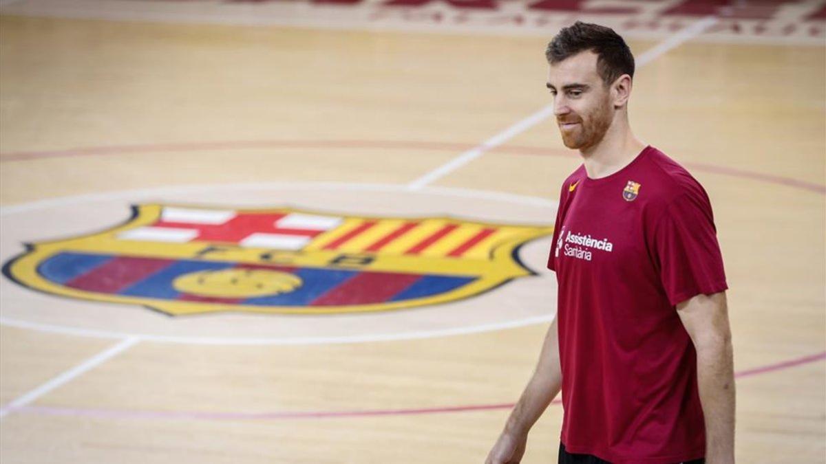 Víctor Claver en la pista del Palau Blaugrana