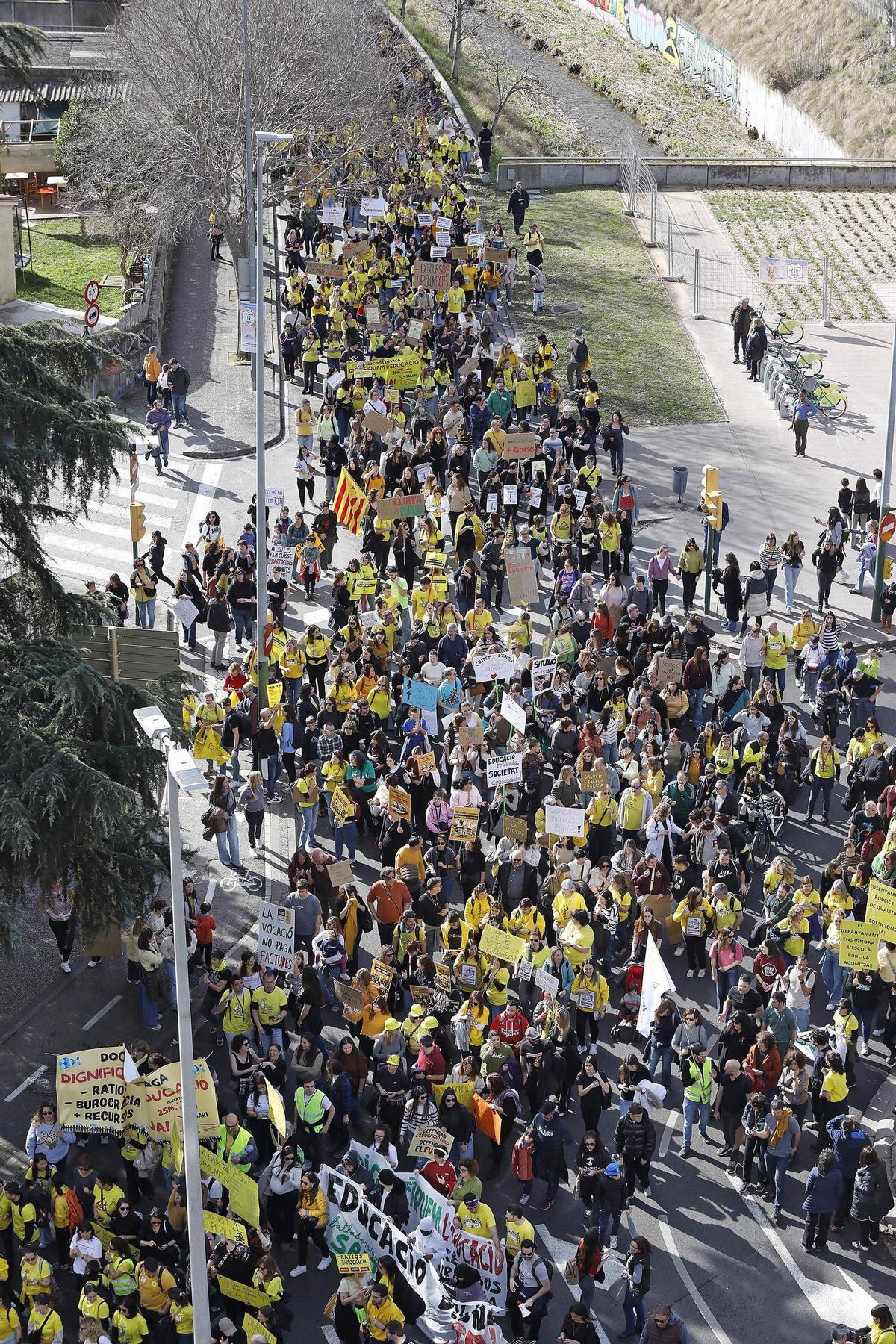 Les fotos de la manifestació dels professors gironins per reclamar millores laborals i salarials