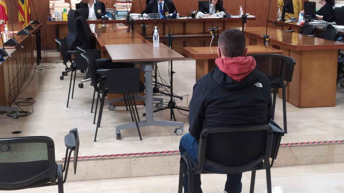 El guardia civil condenado, durante el juicio.