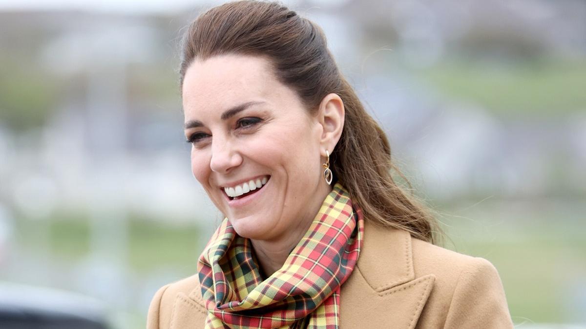 Kate Middleton y el abrigo camel de Massimo Dutti para su viaje a Escocia