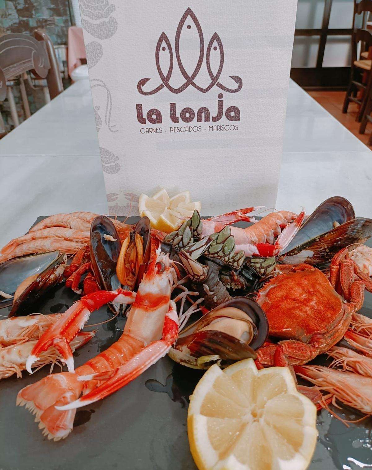 Platos autóctonos con toques de cocina creativa en Restaurante La Lonja