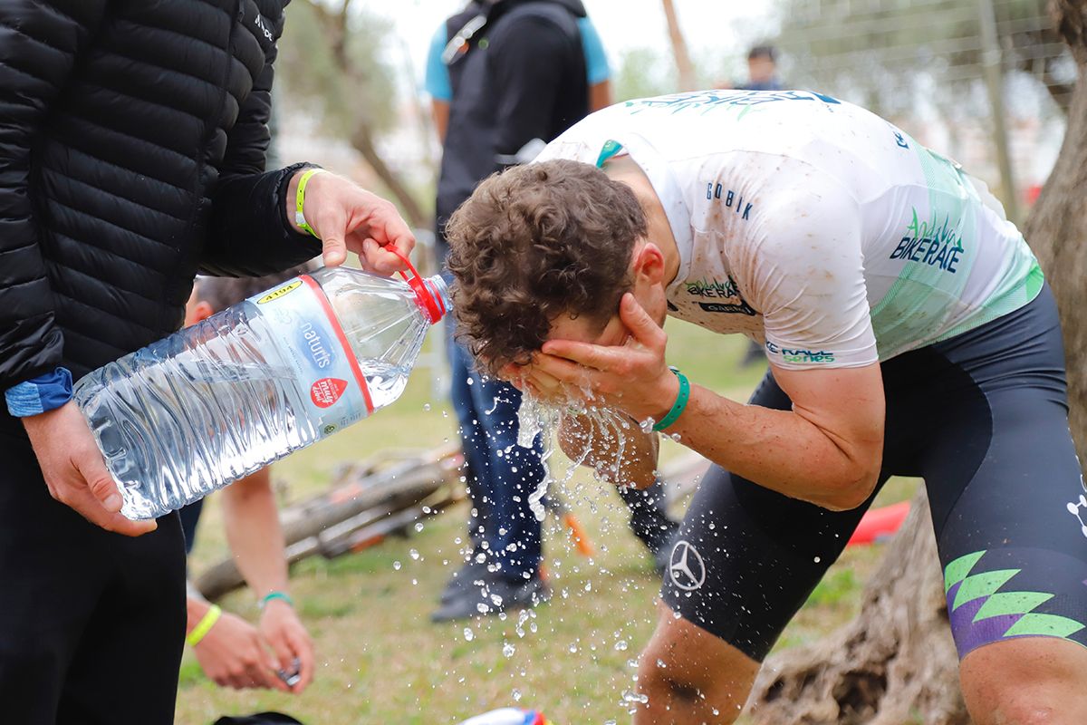 Las imágenes de la espectacular etapa de la Andalucía Bike Race