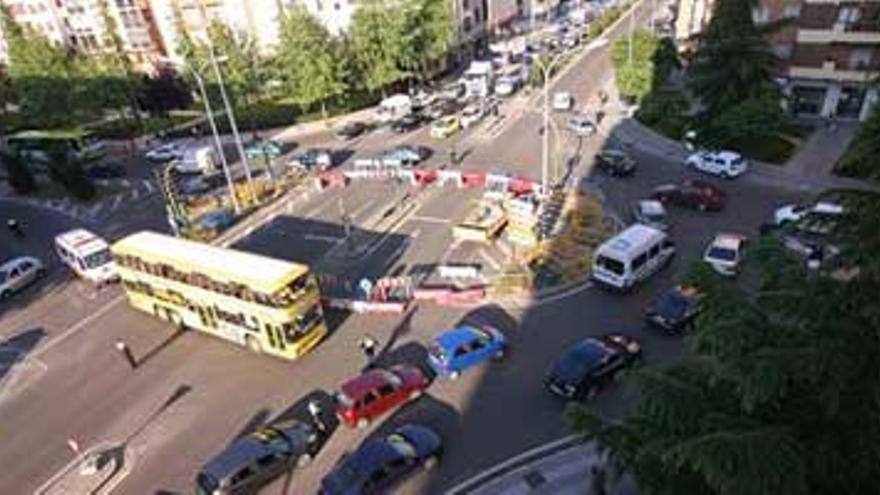 La rotonda simulada de Badajoz colapsó el tráfico en la autopista durante dos horas