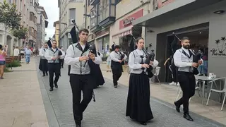 "Folk in Grau" llena las calles y plazas de la villa moscona de ambiente con el desfile y festival de bandas folclóricas