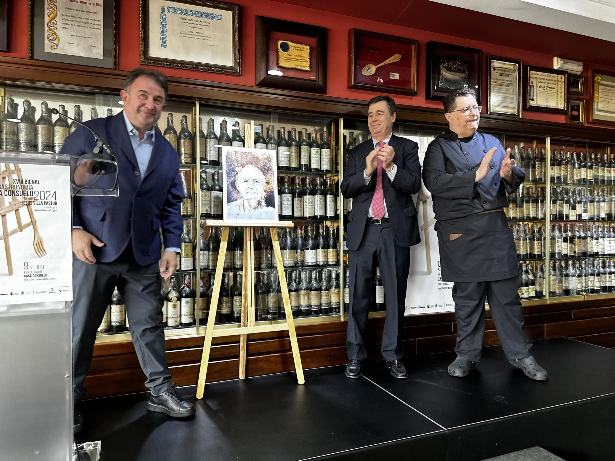 EN IMÁGENES: El homenaje póstumo al hostelero Álvaro López en su casa y coincidiendo con la Bienal de Arte
